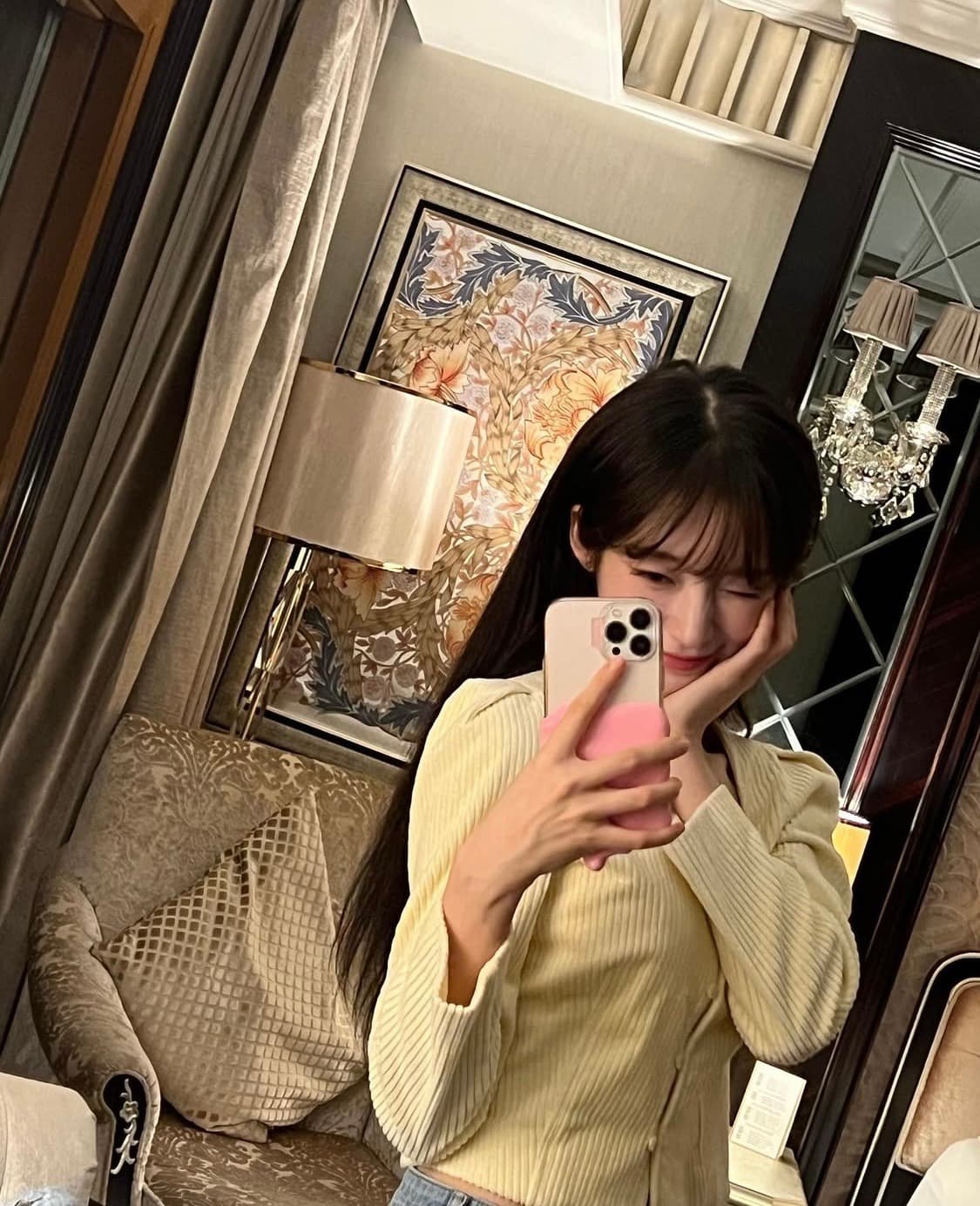 마론에디션 코듀로이 블라우스 오마이걸 아린 착용 상품이미지3