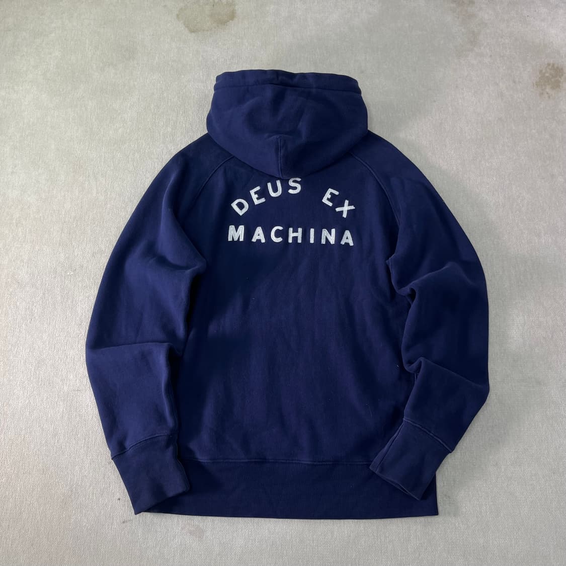 100 데우스 엑스 마키나 자수 후드티 상품이미지1