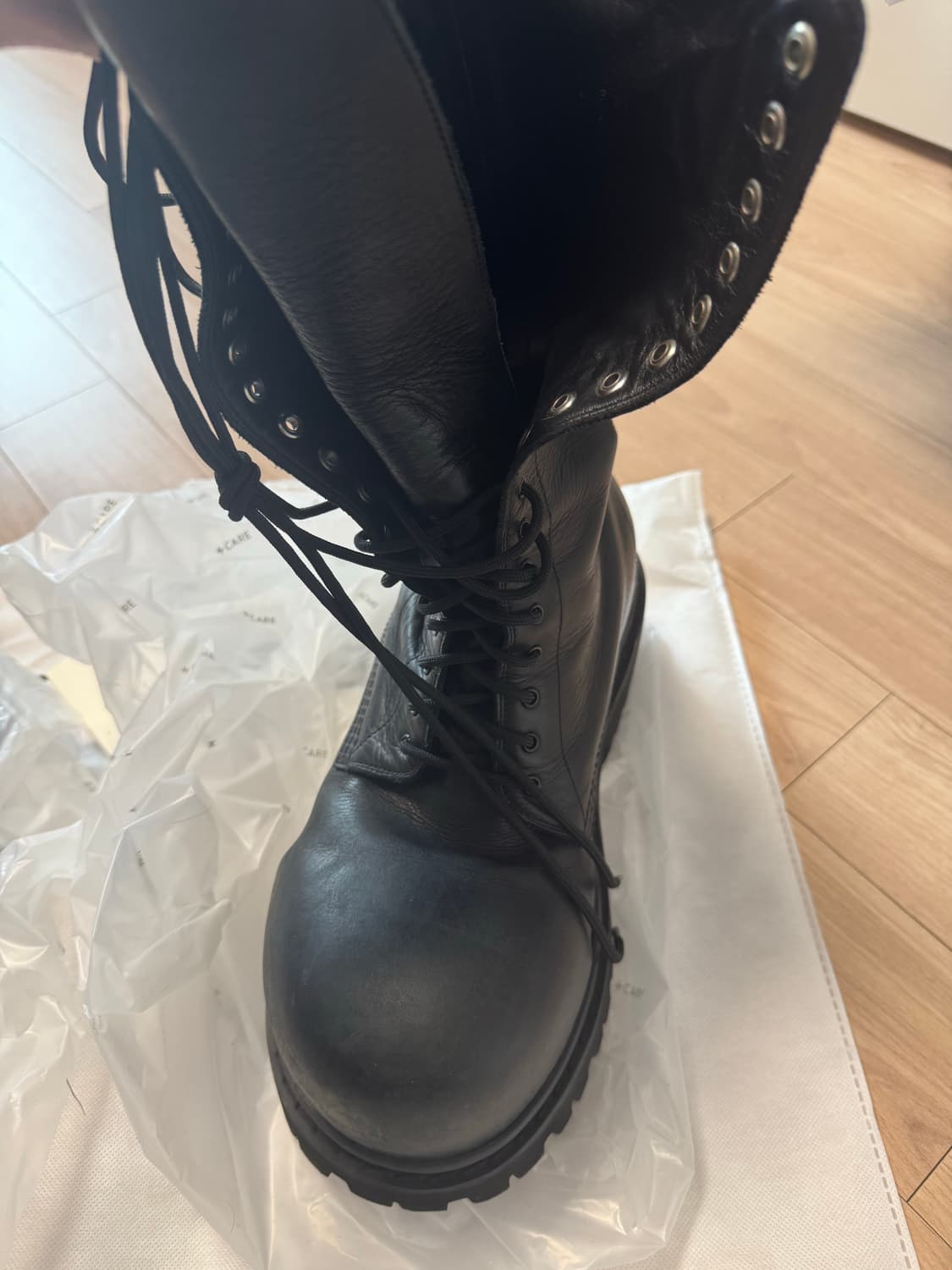 (42)발렌시아가 스톰퍼 런웨이 상품이미지2