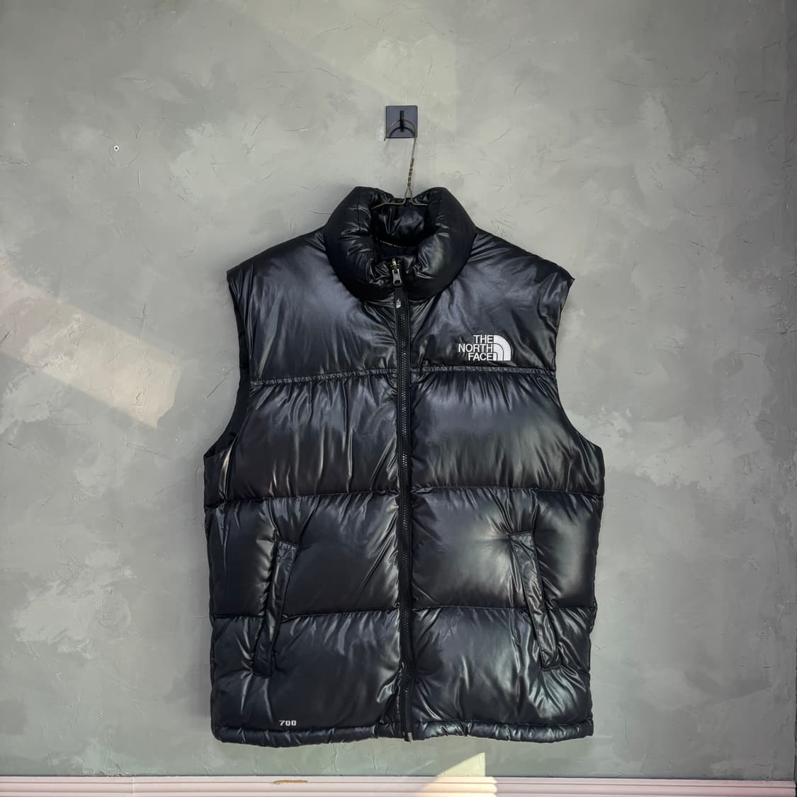 노스페이스 700 눕시 유광 구스다운 패딩 조끼 블랙 상품이미지1