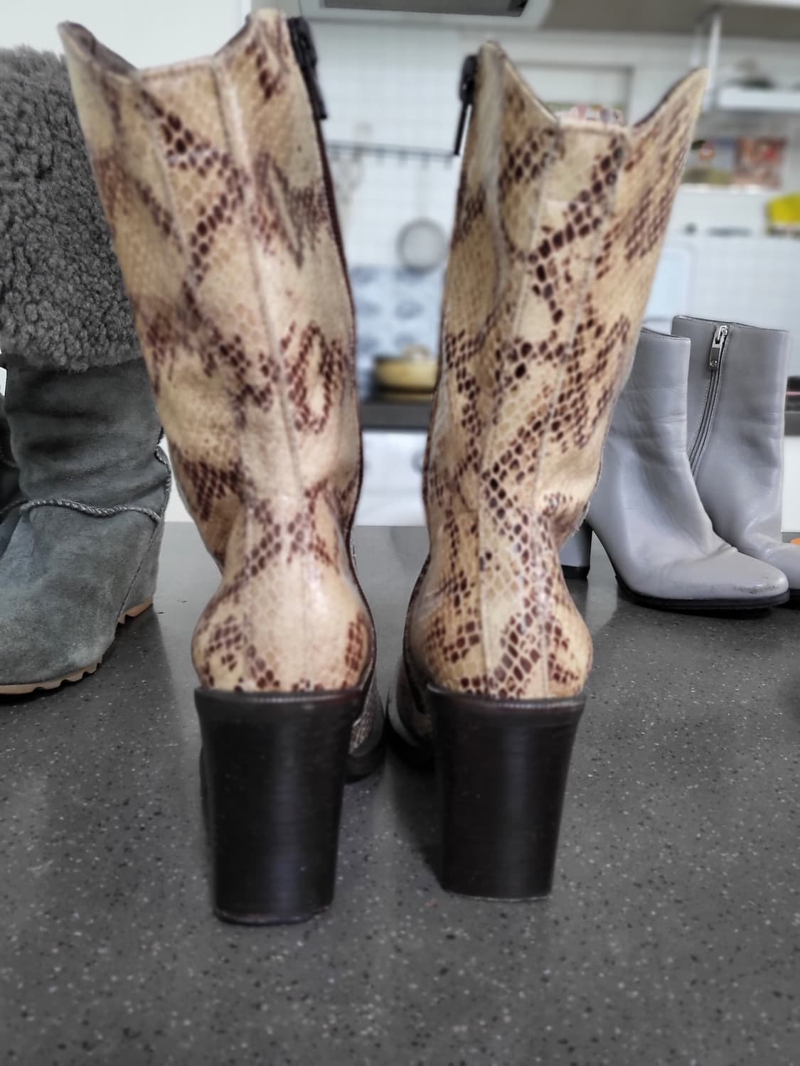 일본구매 이태리 명품브랜드 리얼뱀피 앵클 부츠 235mm 상품이미지3