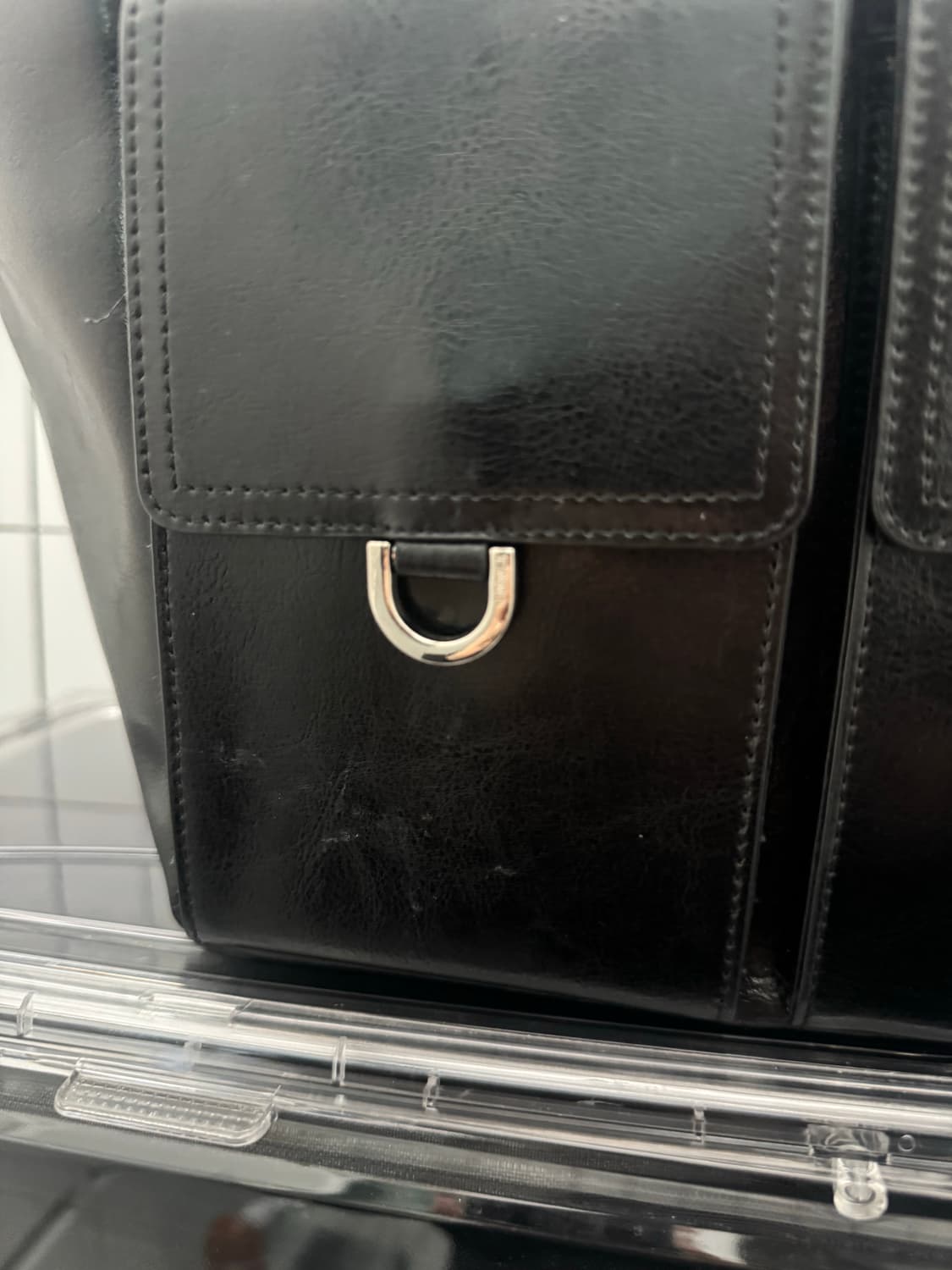 마뗑킴의 킴마틴 멀티포켓 레더 쇼퍼백 상품이미지3