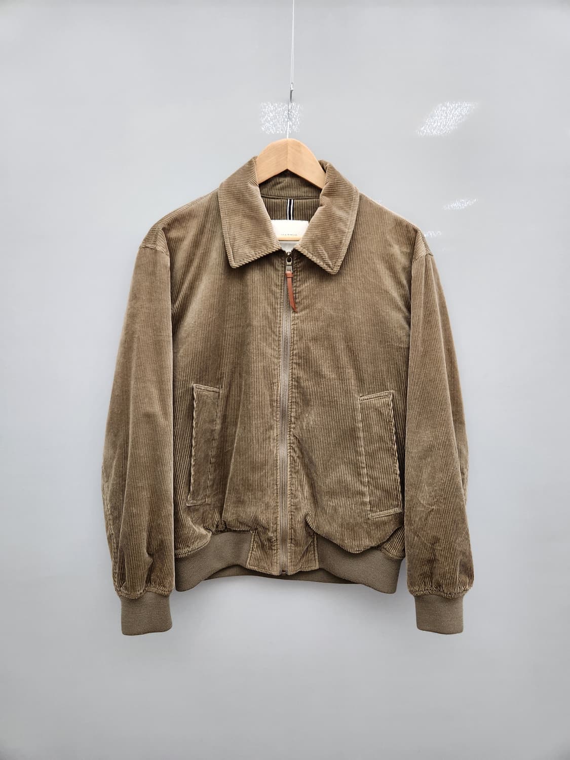 헤지스23FW 다크베이지 코듀로이 드리즐러 자켓 상품이미지1