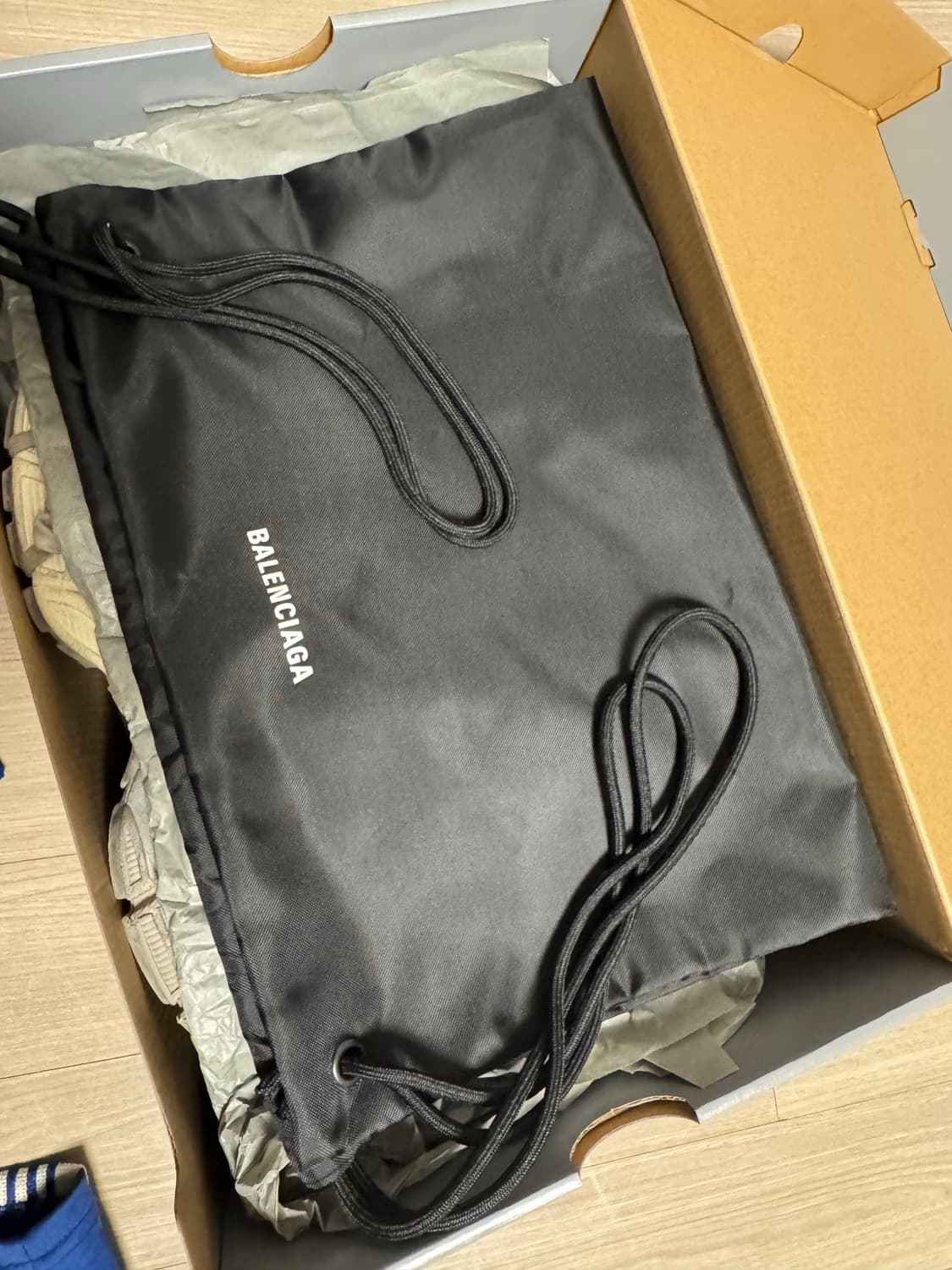 발렌시아가 3xl 43 에그쉘 상품이미지6