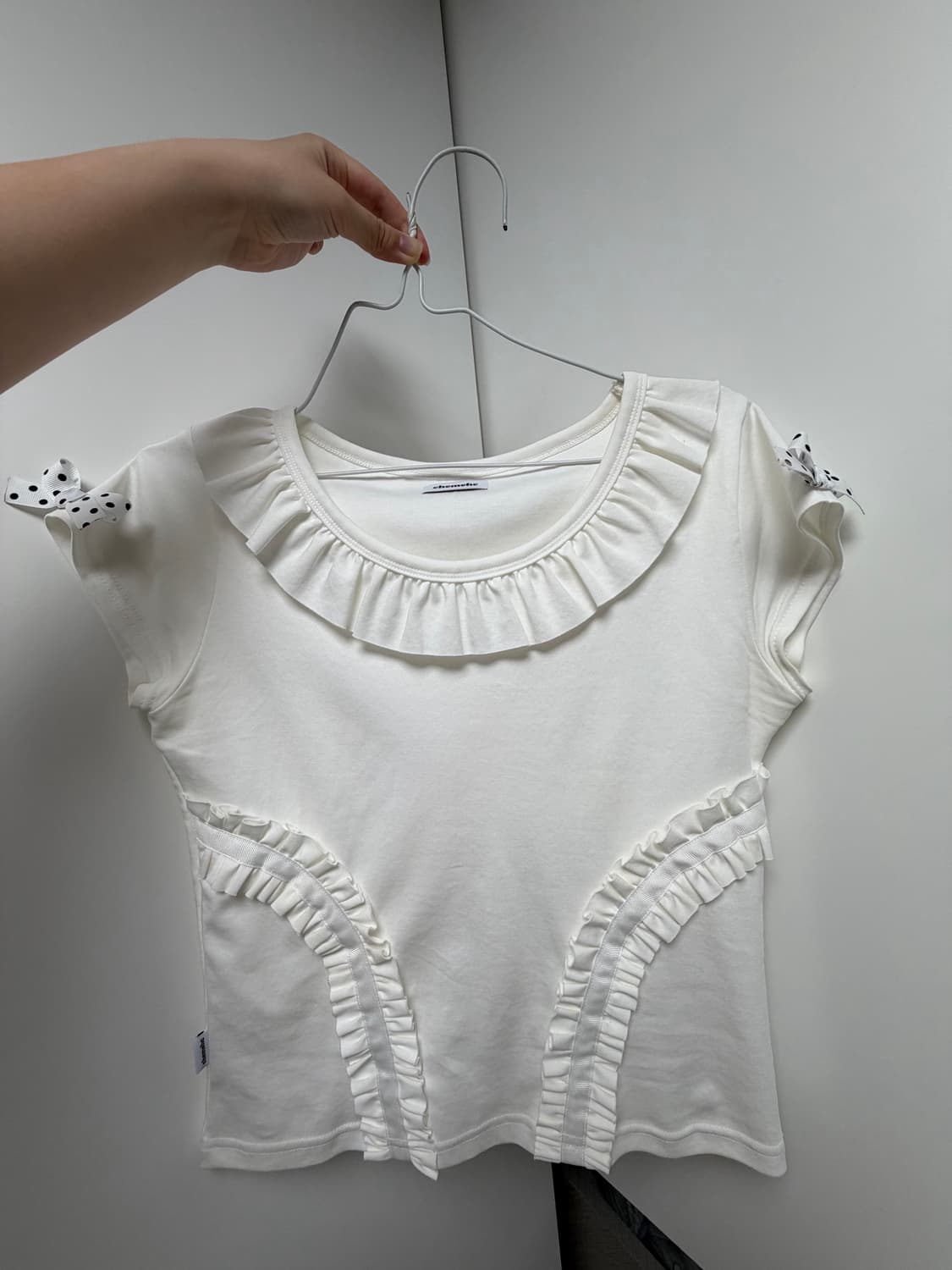 Chemehc 체메씨 CURVED FRILL TEE 아이보리 상품이미지2