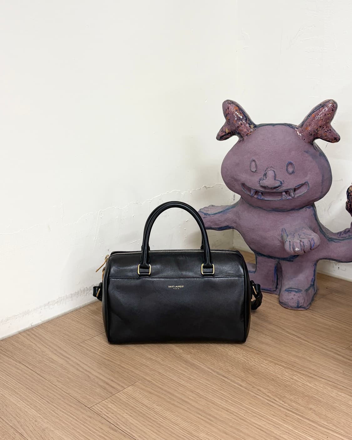 생 로랑 블랙 클래식 베이비 더플백 상품이미지1