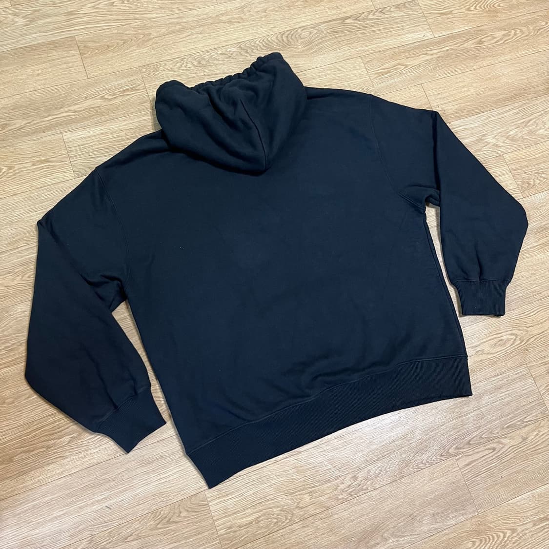 메종미네드 크롭 후드티 STICKY VIVID HOODIE BLACK 상품이미지4