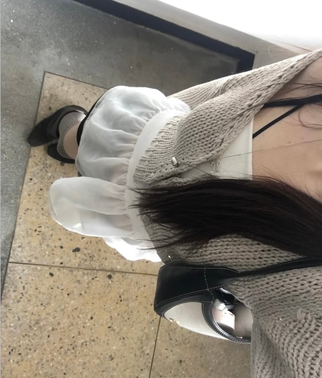 아워캐비넷 러플 탑 원피스 (1번 시착) 상품이미지3