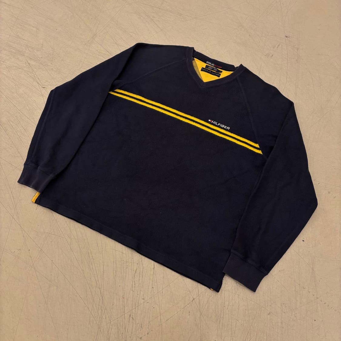 타미 힐피거 브이넥 스몰로고 니트 상품이미지1