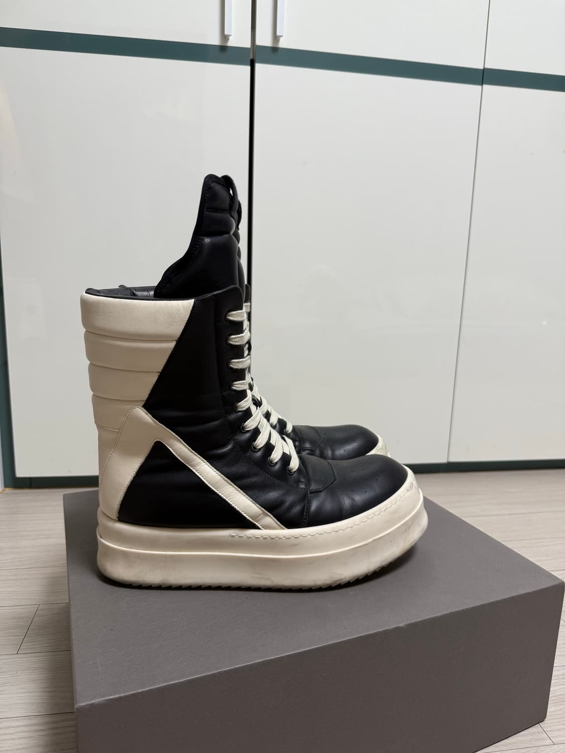 릭오웬스 메가 지오바스켓 45 사이즈 팝니다. 상품이미지1