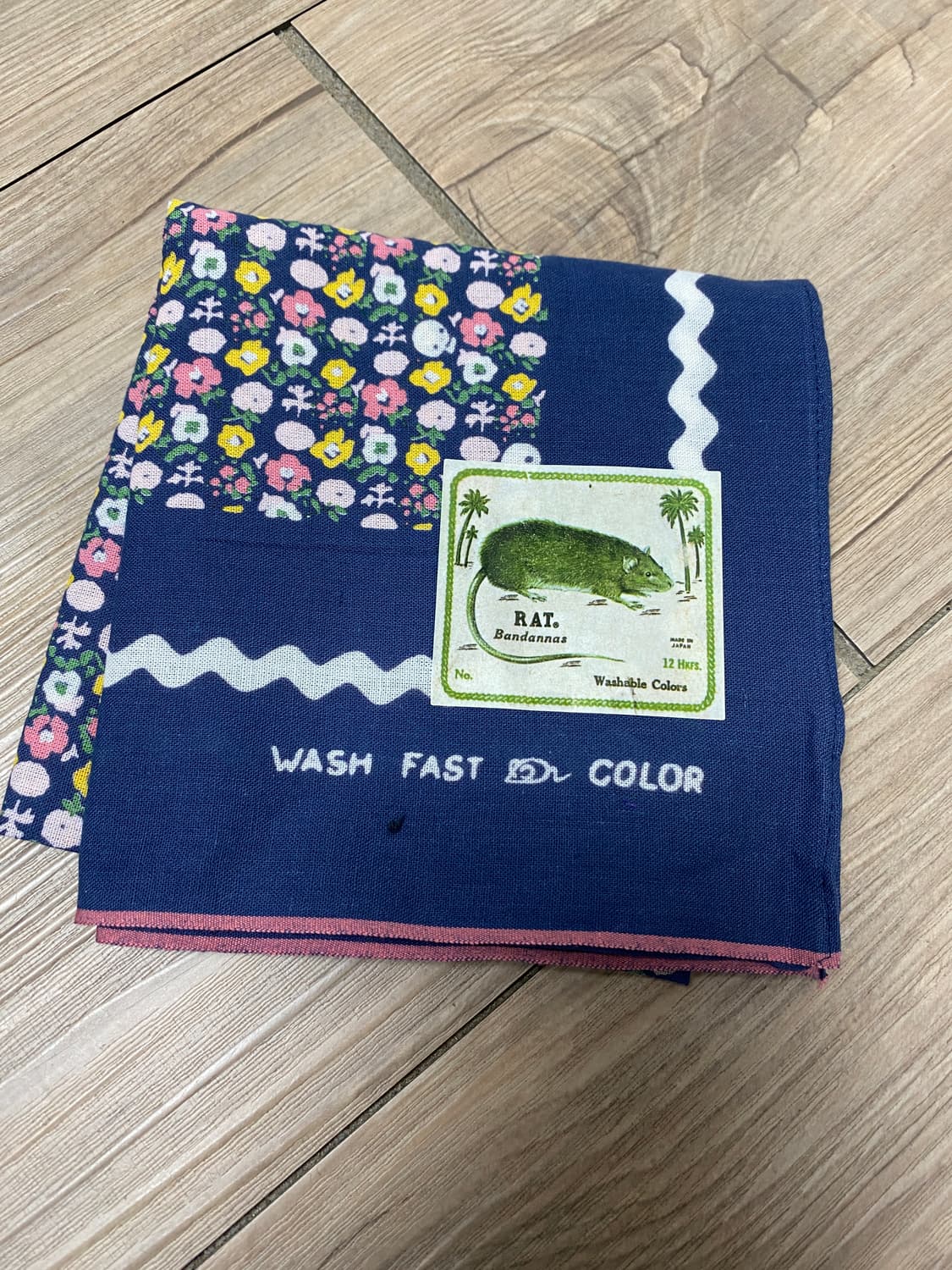 캐피탈 패스트컬러 셀비지 반다나 스컬 앤 플라워 네이비 상품이미지2