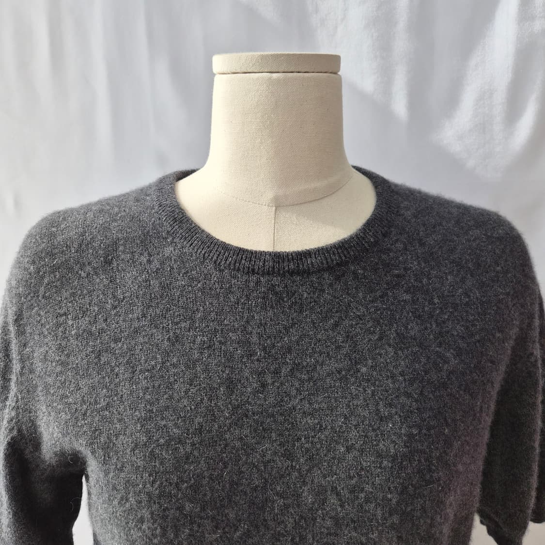 차콜그레이 캐시미어 100 반팔 니트 상품이미지4