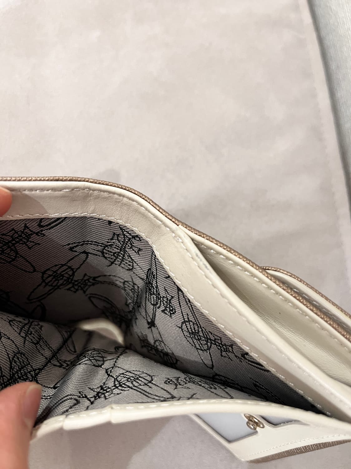 비비안웨스트우드 금장 반지갑 orb 상품이미지3