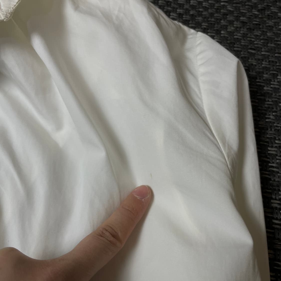 끌로에 화이트 블랙 스퀘어 포인트 긴팔 셔츠 상품이미지4