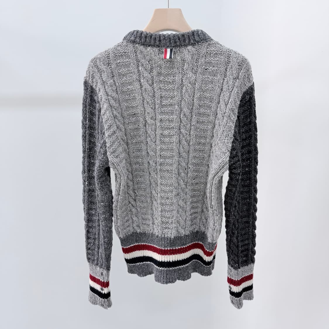 [미사용/2] 톰브라운 펀믹스 삼선 케이블 니트 그레이 상품이미지4