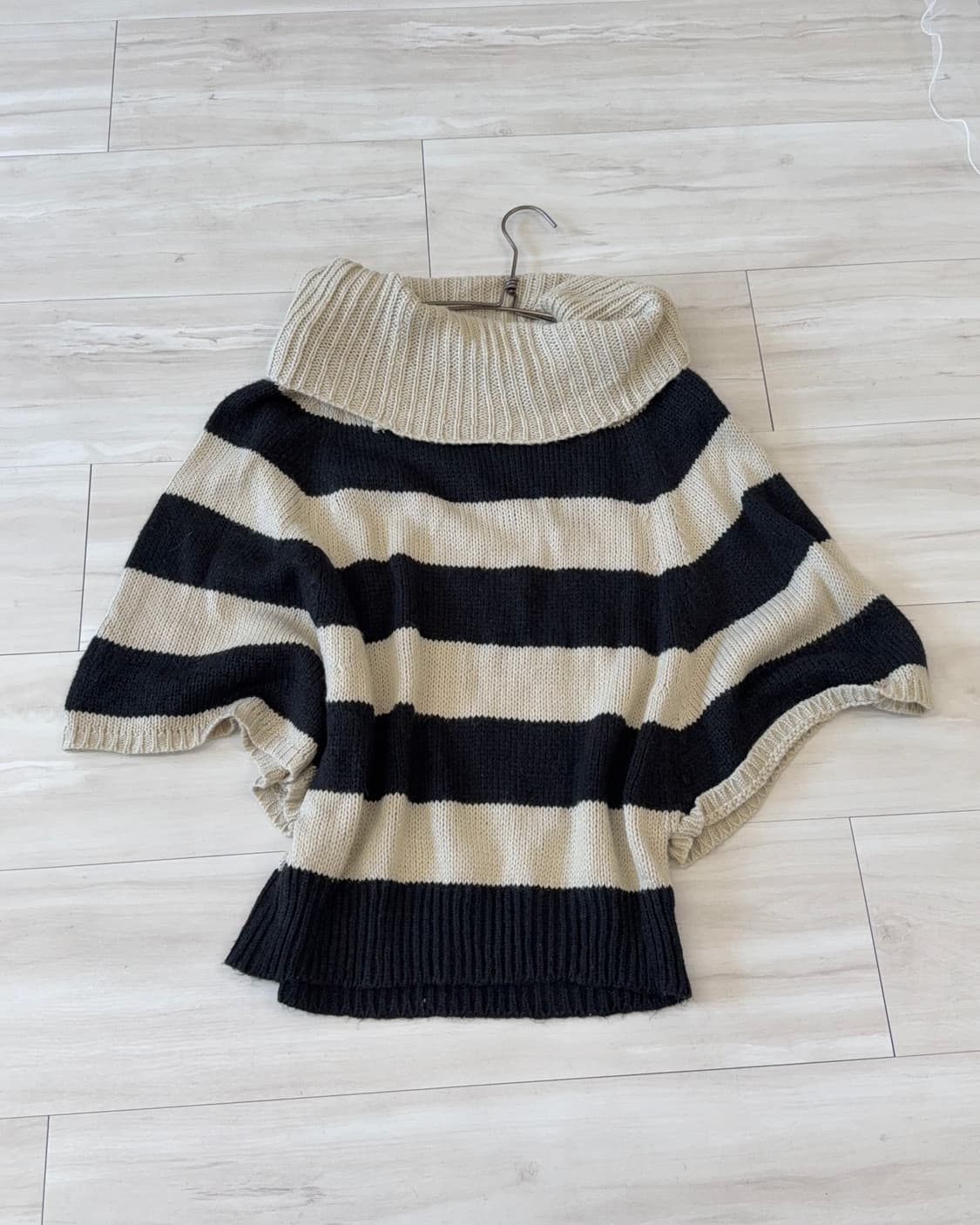 Nerd black beige stripe batwing knit 상품이미지9
