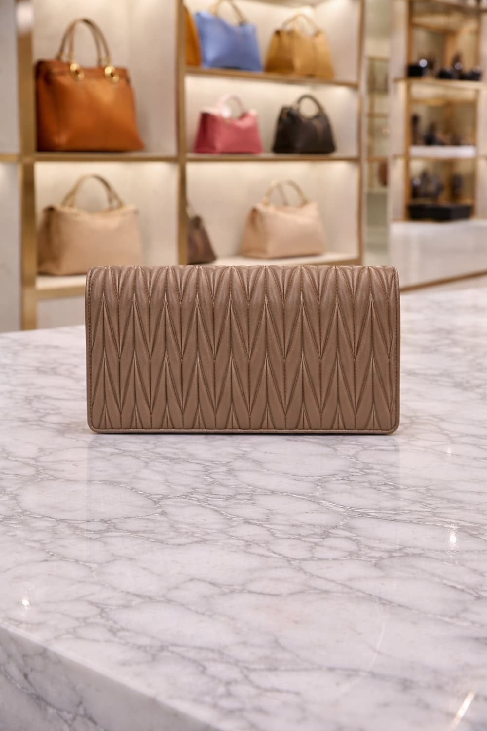 [S급] 미우미우 마테라쎄 나파 레더 체인 클러치백 판매합니다!!! 상품이미지2