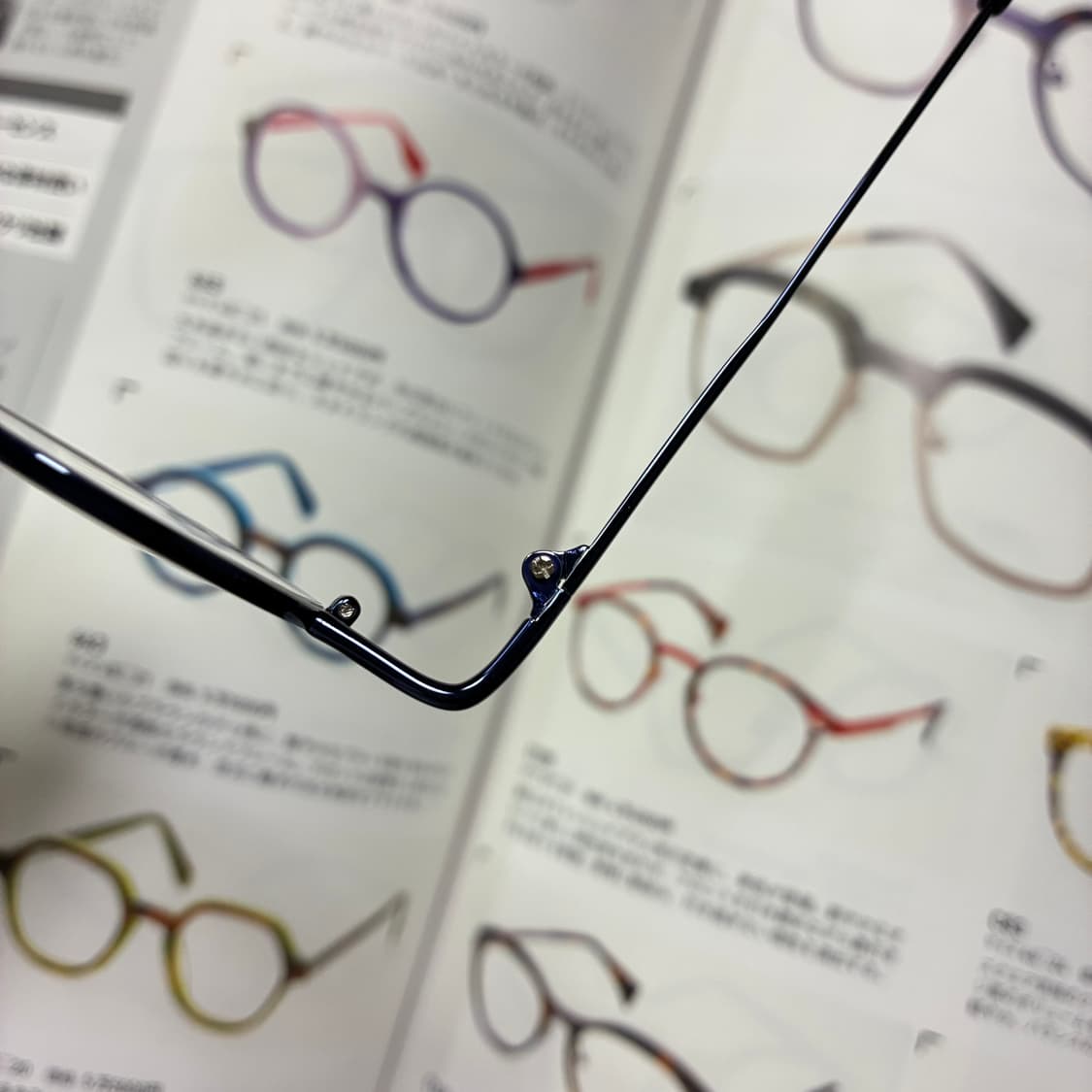 l.a. EYEWORKS 엘에이 아이웍스 원형 네이비 티타늄 안경 상품이미지4