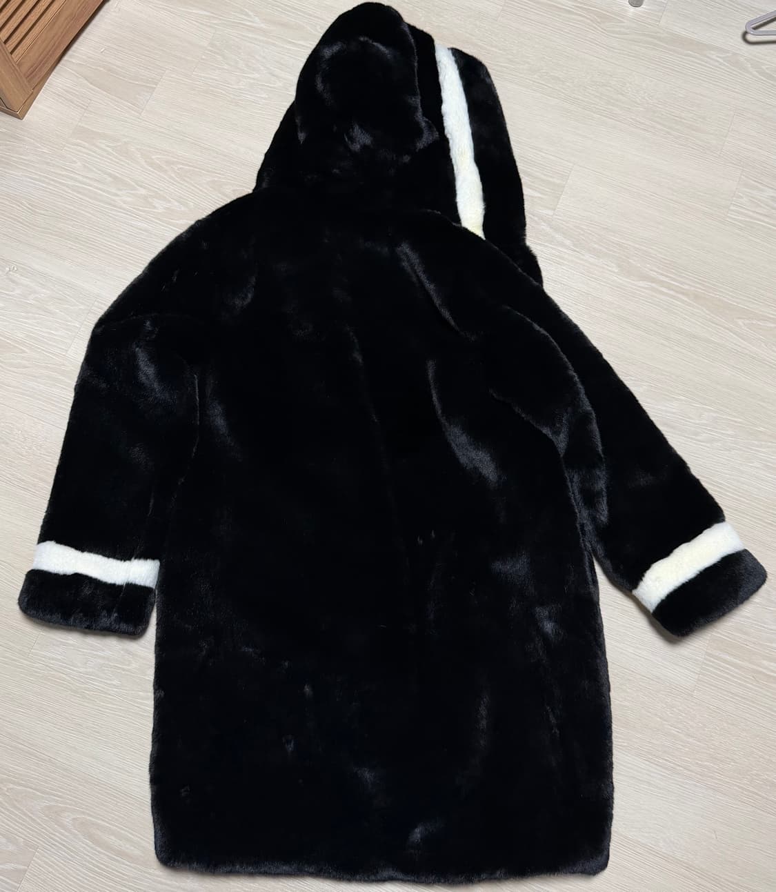 VOV 블랙 후드 에코퍼 롱 코트 상품이미지2