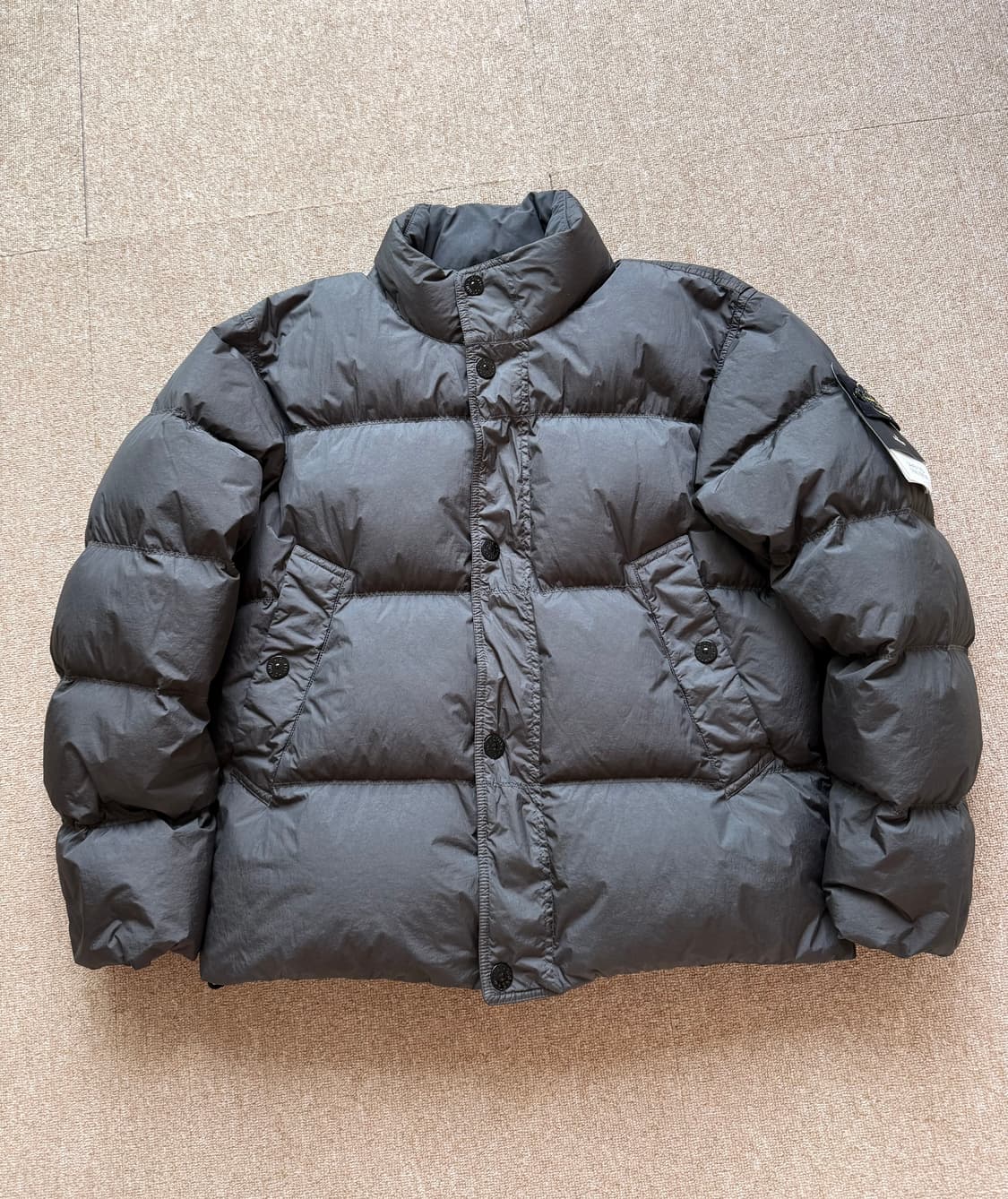 25fw 스톤아일랜드 크링클랩스 패딩 리드 그레이 L 상품이미지1