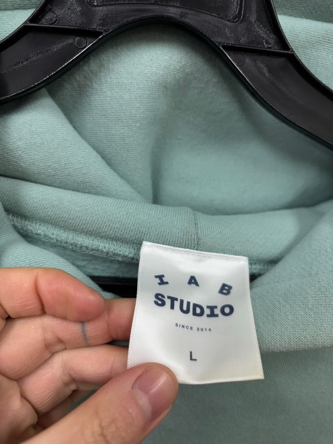 IAB 아이앱 스튜디오 후드티 상품이미지5