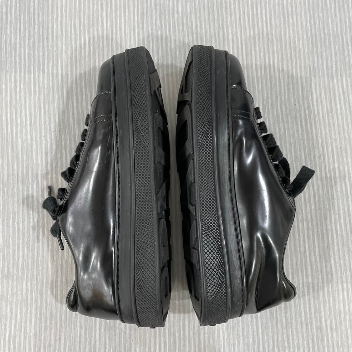495) PRADA 프라다 페이턴트 레더 스니커즈 36.5 상품이미지5