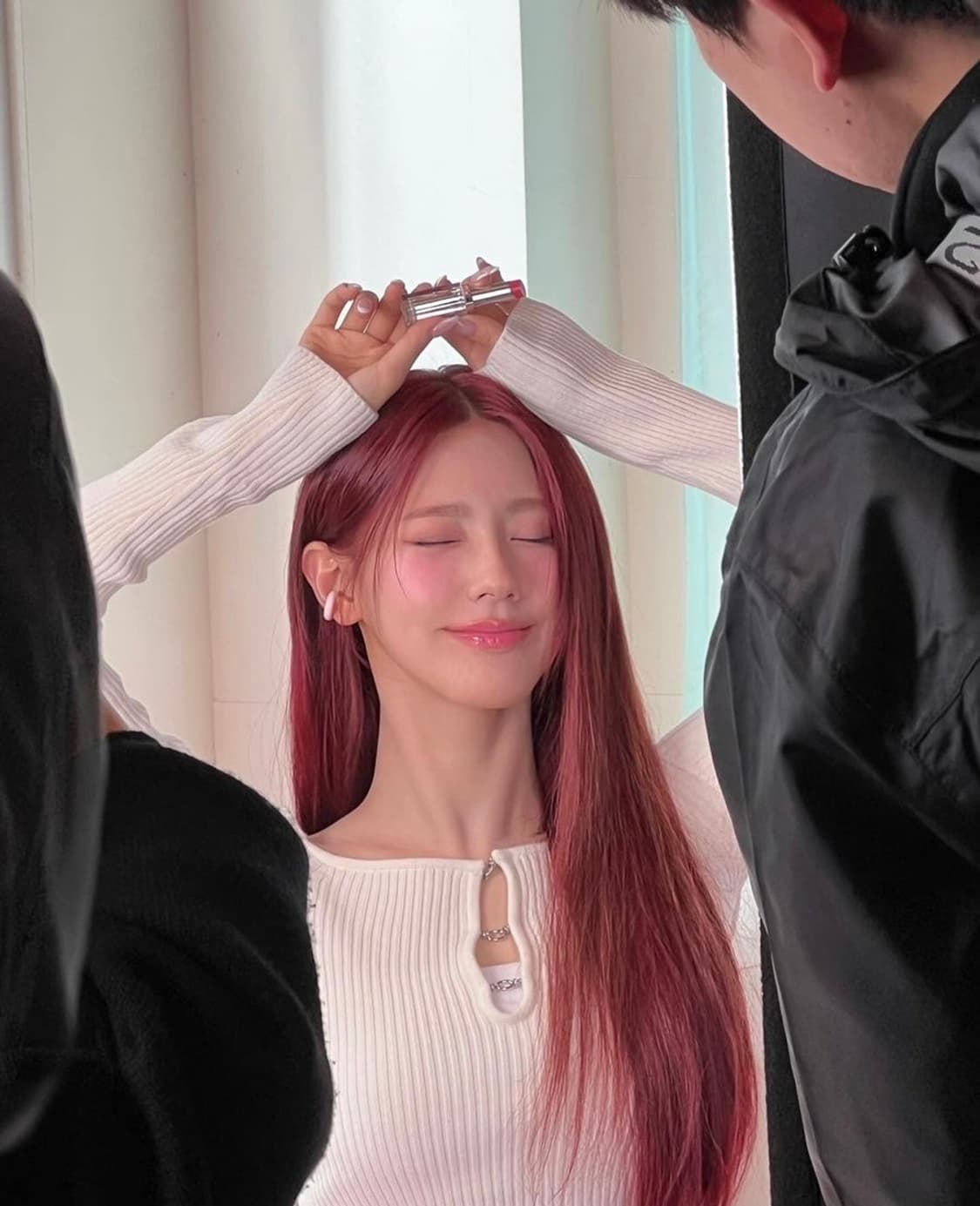 다이애그널 메탈 링 오프숄더 니트 화이트 (미연 착용 제품) 상품이미지1