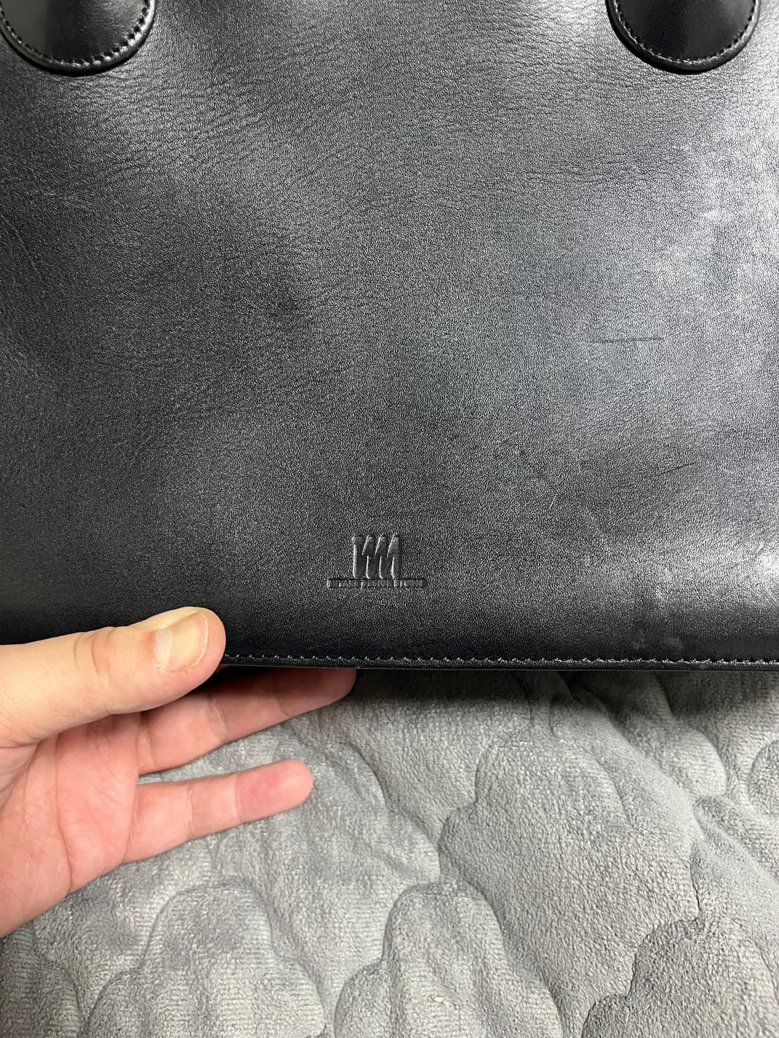 ISSEY MIYAKE 이세이미야케 레더 숄더백 블랙 상품이미지4