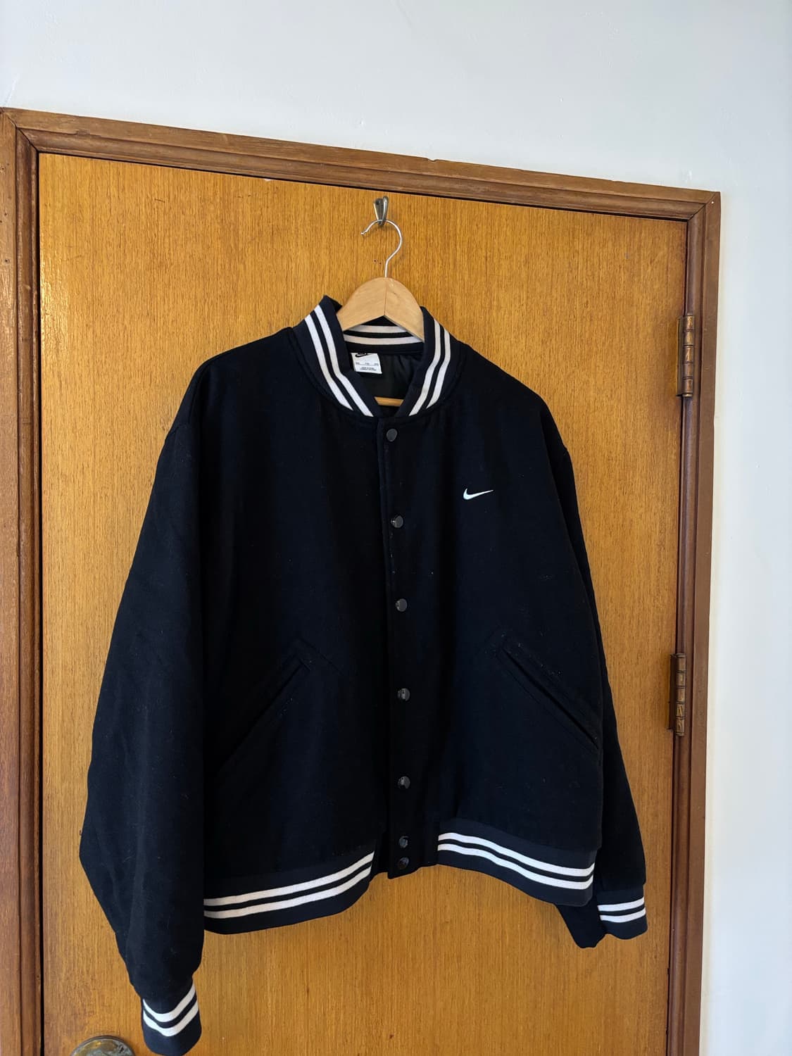 나이키 블랙 바시티 자켓 상품이미지2