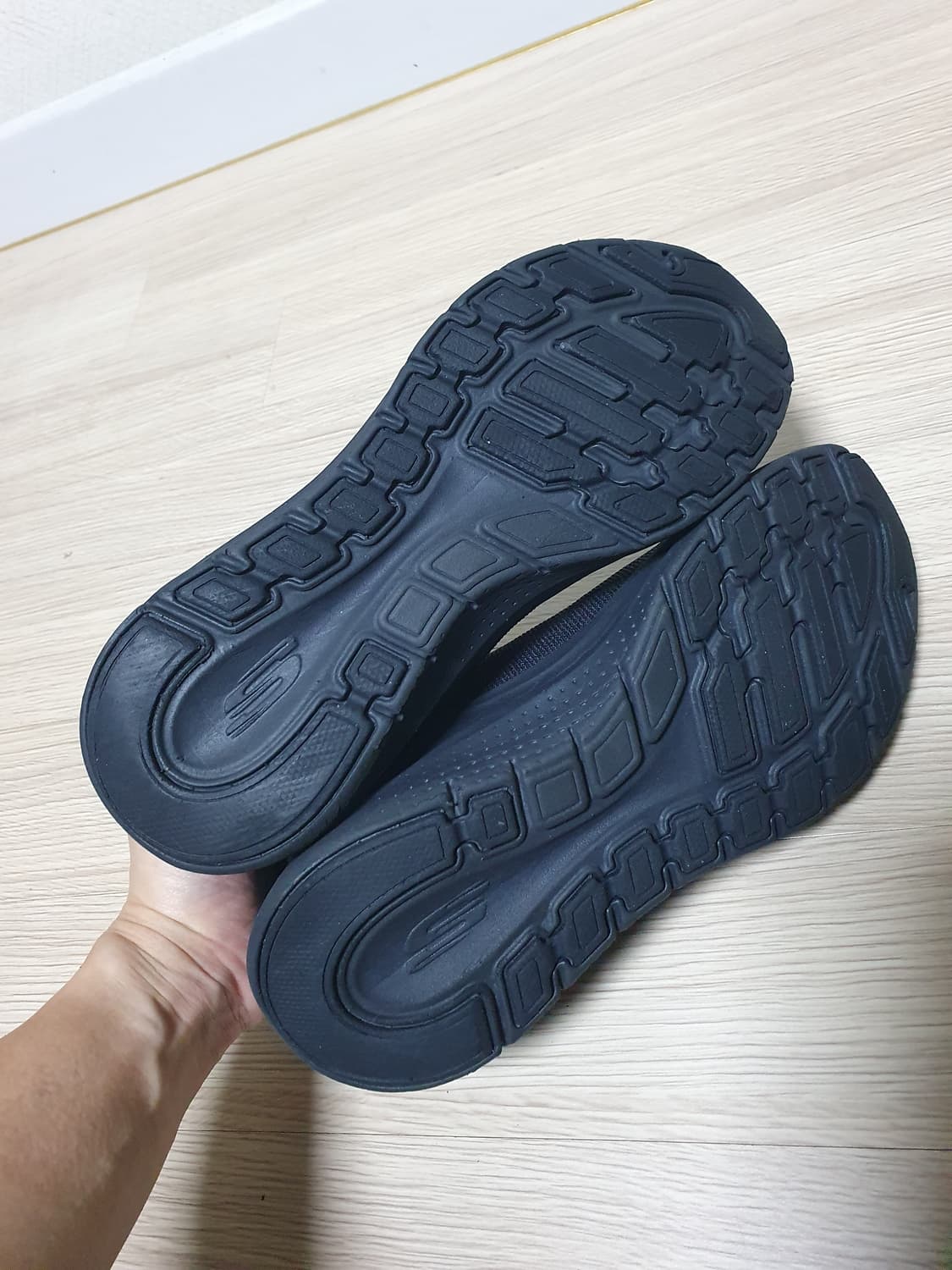 스케쳐스 아치핏 올블랙 운동화 245 상품이미지7