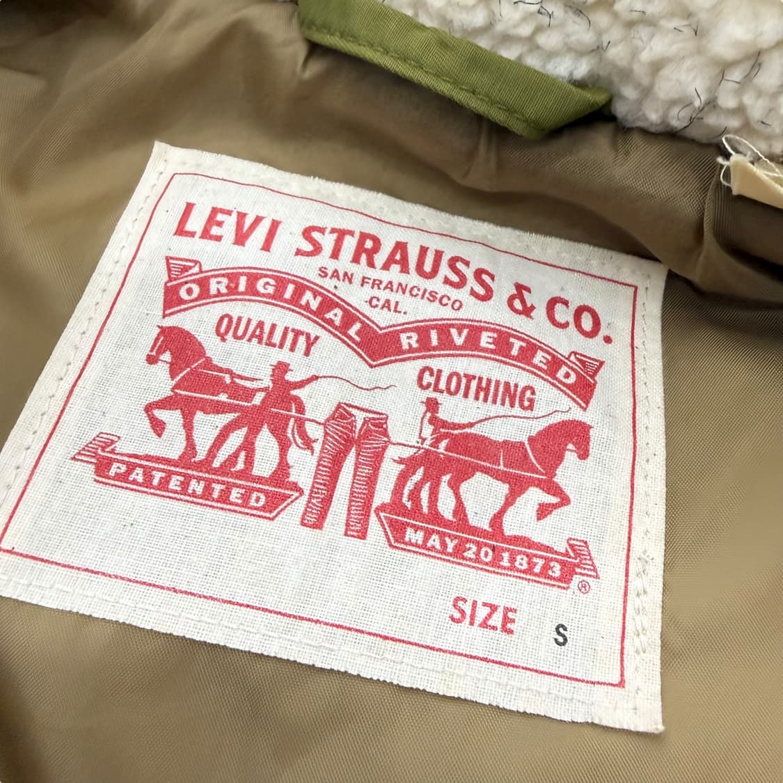 리바이스 올리브그린 배색 포켓 패딩조끼 상품이미지8