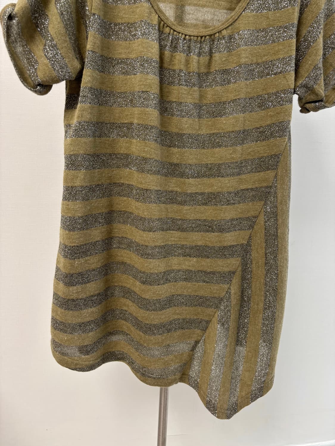 iiMK 언발란스 변형 글리터 스트라이프 반팔 티 상품이미지3