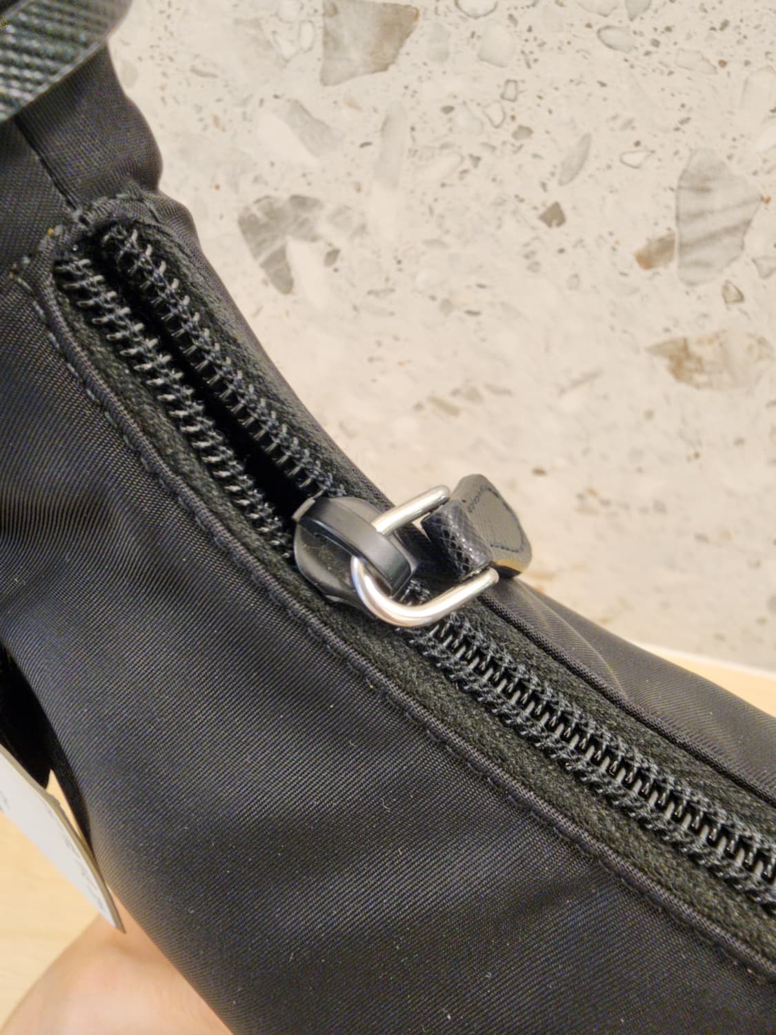 프라다 블랙 테수토 2000 리에디션 리나일론 호보백 2023 상품이미지7