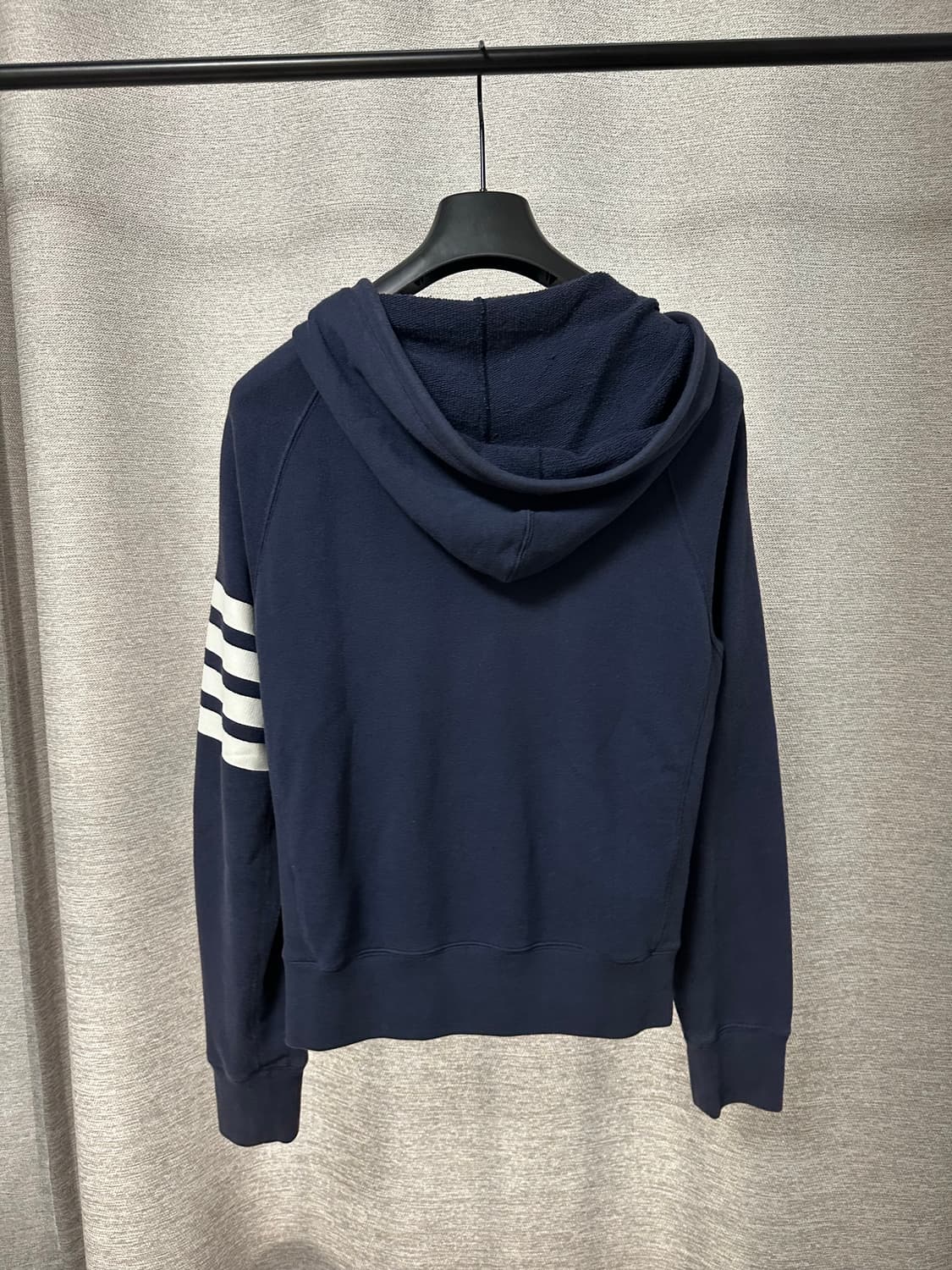 톰브라운 4선 후드집업 네이비 (0) 상품이미지2