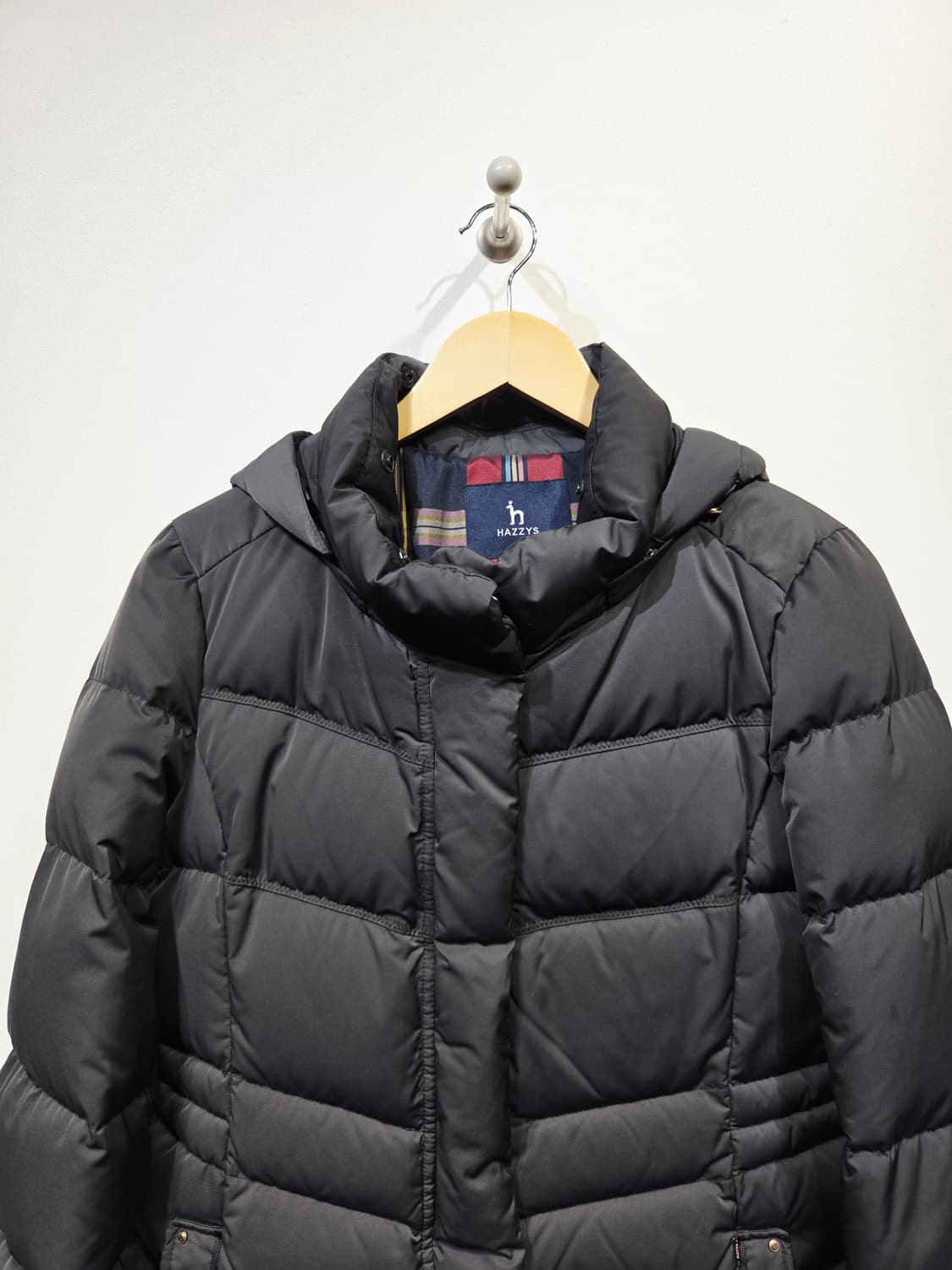 헤지스(HAZZYS) 클래식 체크 안감 블랙 구스다운 롱패딩 상품이미지3
