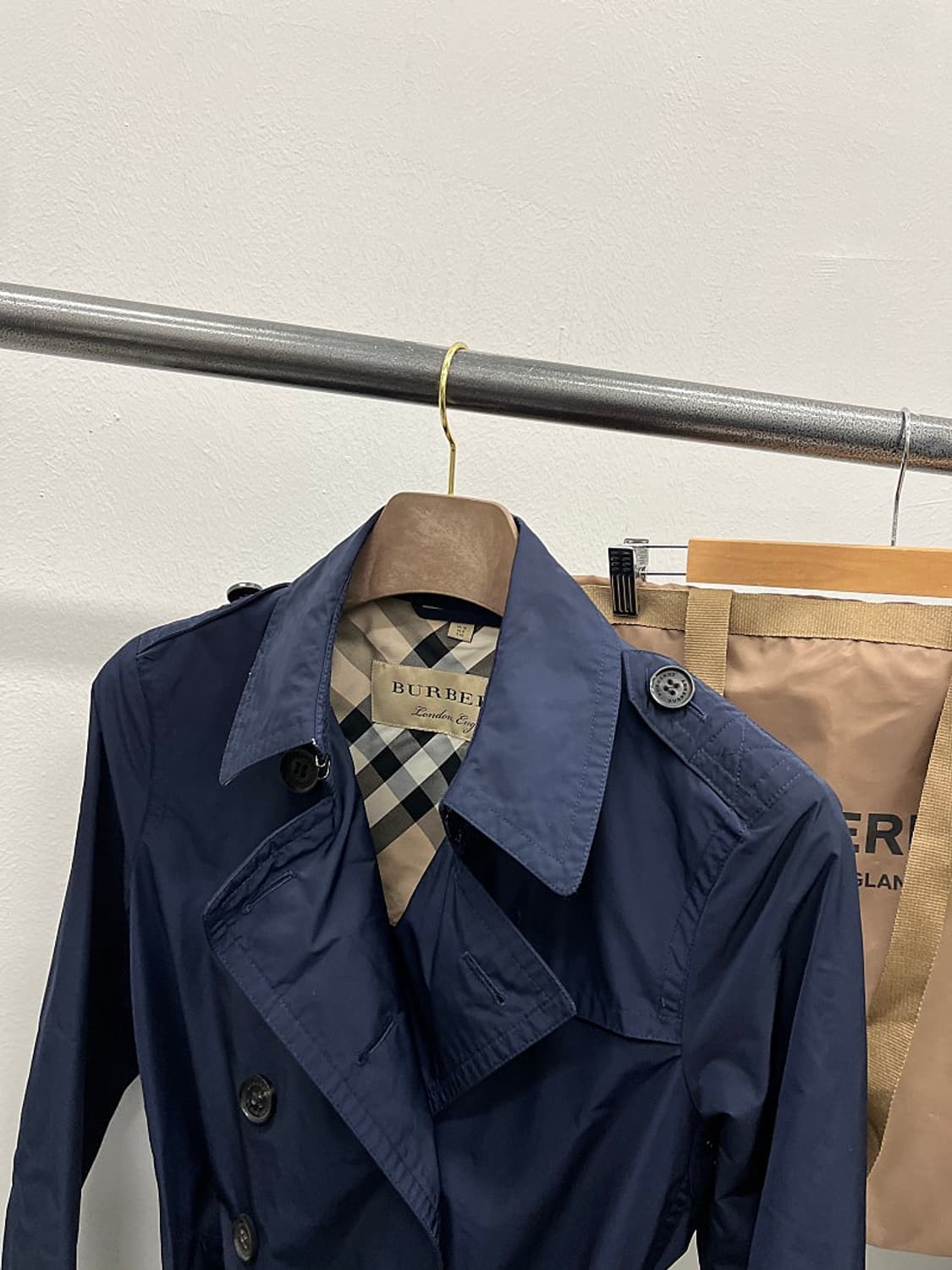 66) 버버리 네이비 폴리쉘 트렌치코트  상품이미지2