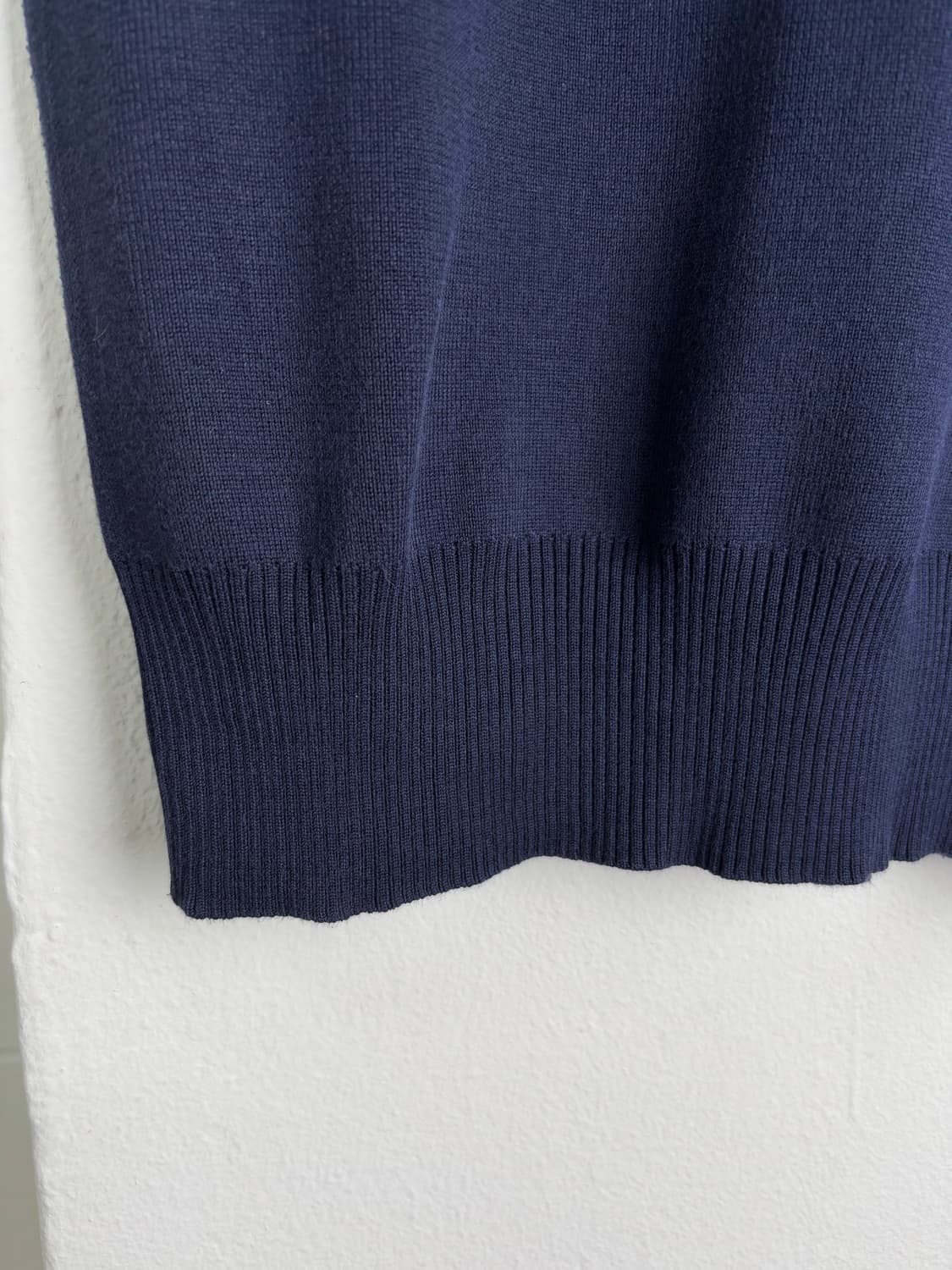 HYKE Navy Silk & Cotton knit T-shirt 상품이미지4