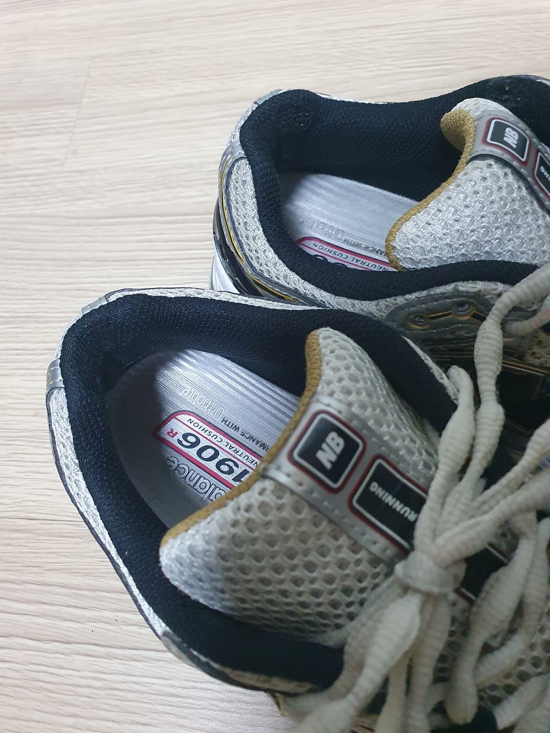 뉴발란스 1906R 실버 운동화 240 상품이미지9
