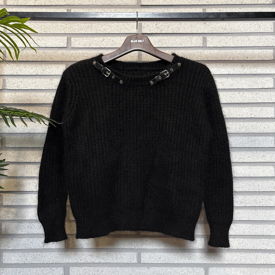 JPN VINTAGE 헤어리 와플니트 스웨터 아일렛 버클 디테일 블랙 상품이미지2