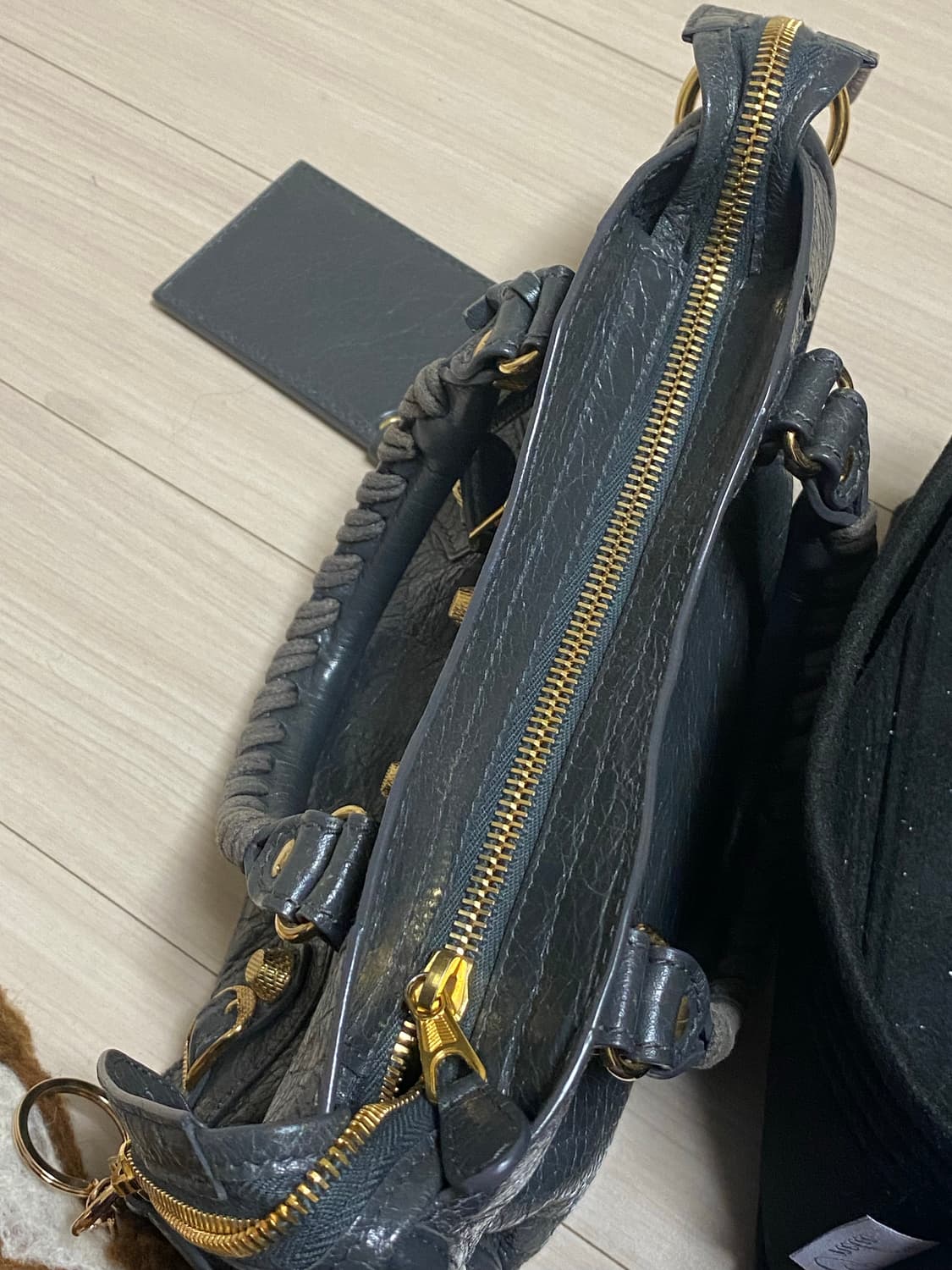 발렌시아가 모터 시티백 그레이 색상 판매합니다~ 상품이미지7