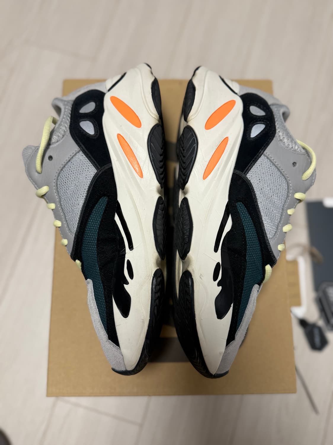 이지부스트700 웨이브러너 265 상품이미지2