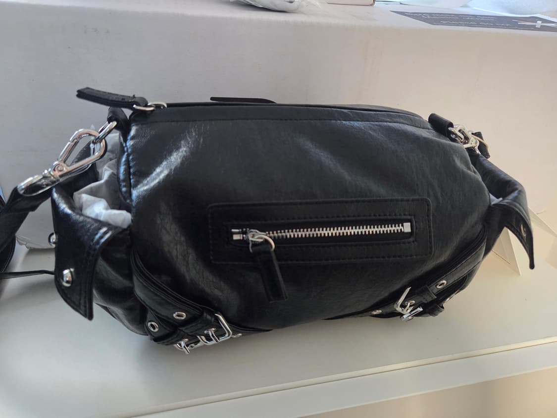 다이닛 하트 키링 포함 새상품) 다이닛 스터드 포켓백 블랙 상품이미지2