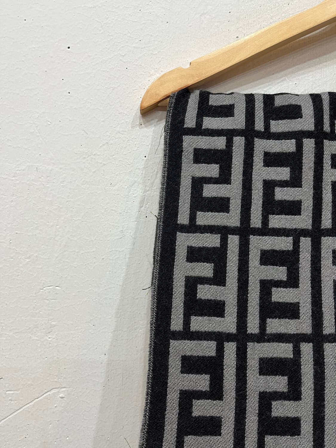 FENDI 펜디 주카 투톤 퓨어울 머플러 Made in ITALY 상품이미지4