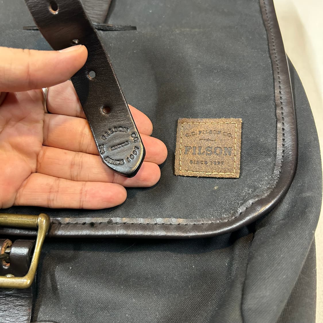 필슨(Filson) 70017 틴 크로스 가죽 스트랩 백팩 상품이미지2
