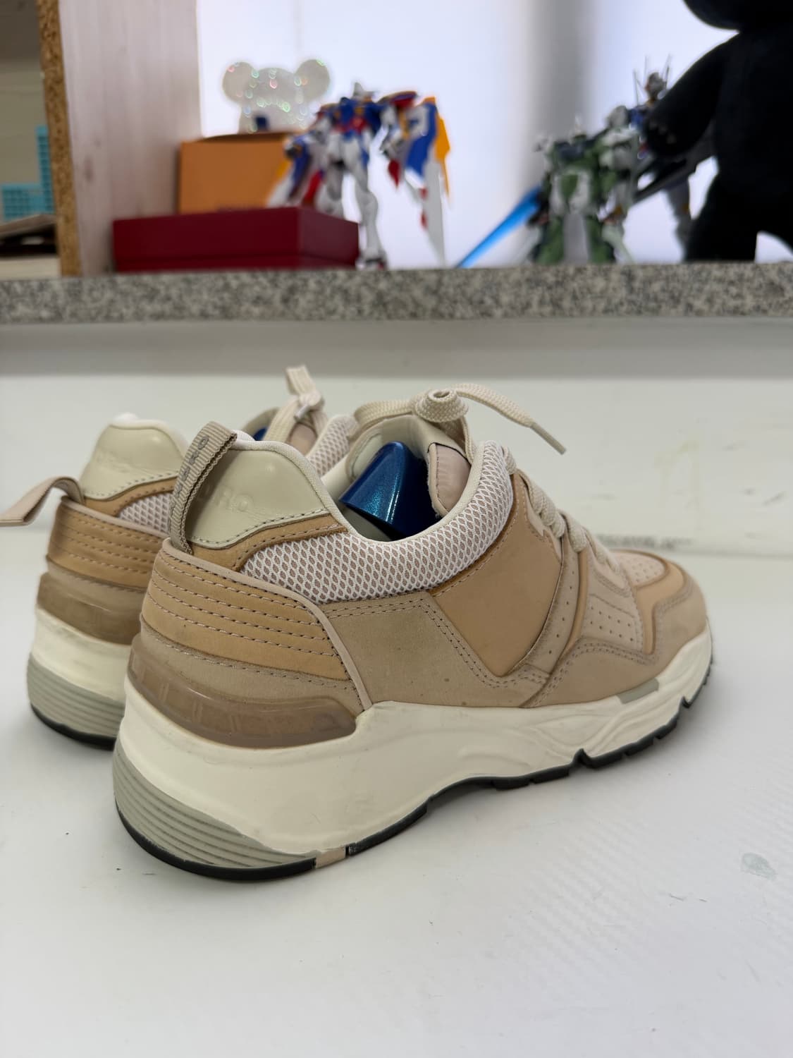 정품) 산드로 여성 누벅 레더 스니커즈 240-245 상품이미지4