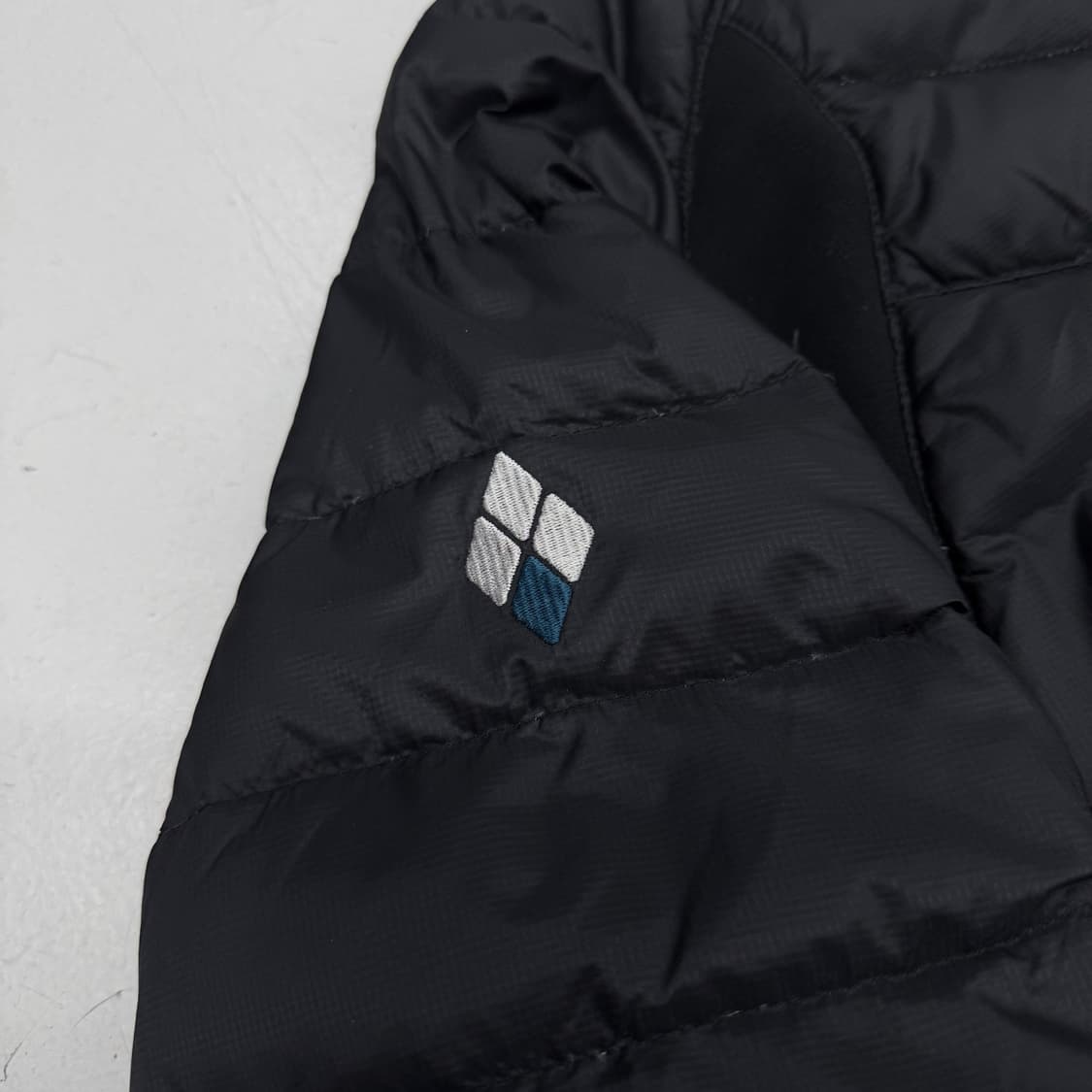 몽벨 구스다운 고프코어 푸퍼 경량패딩 블랙 상품이미지4