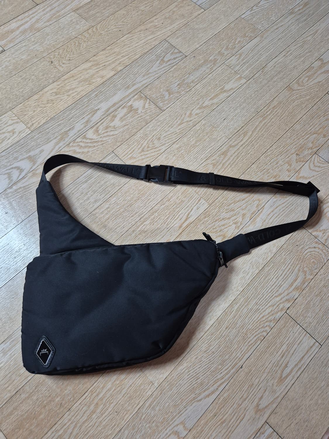 어콜드월 롬버스 홀스터백 상품이미지2