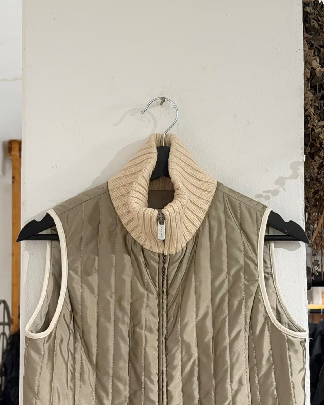 셀린느 카키 퀼팅 립니트 하이넥 베스트 자켓 상품이미지4