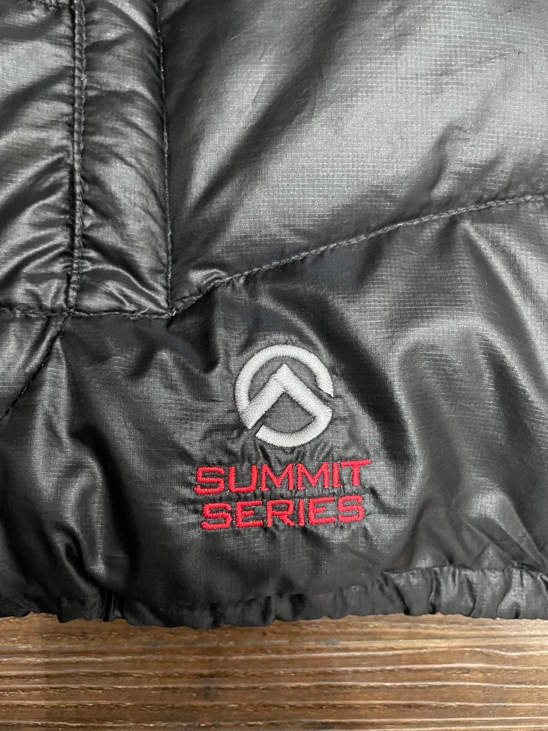 노스페이스 아콘카구아 써밋 다운 패딩조끼 베스트 블랙 상품이미지4