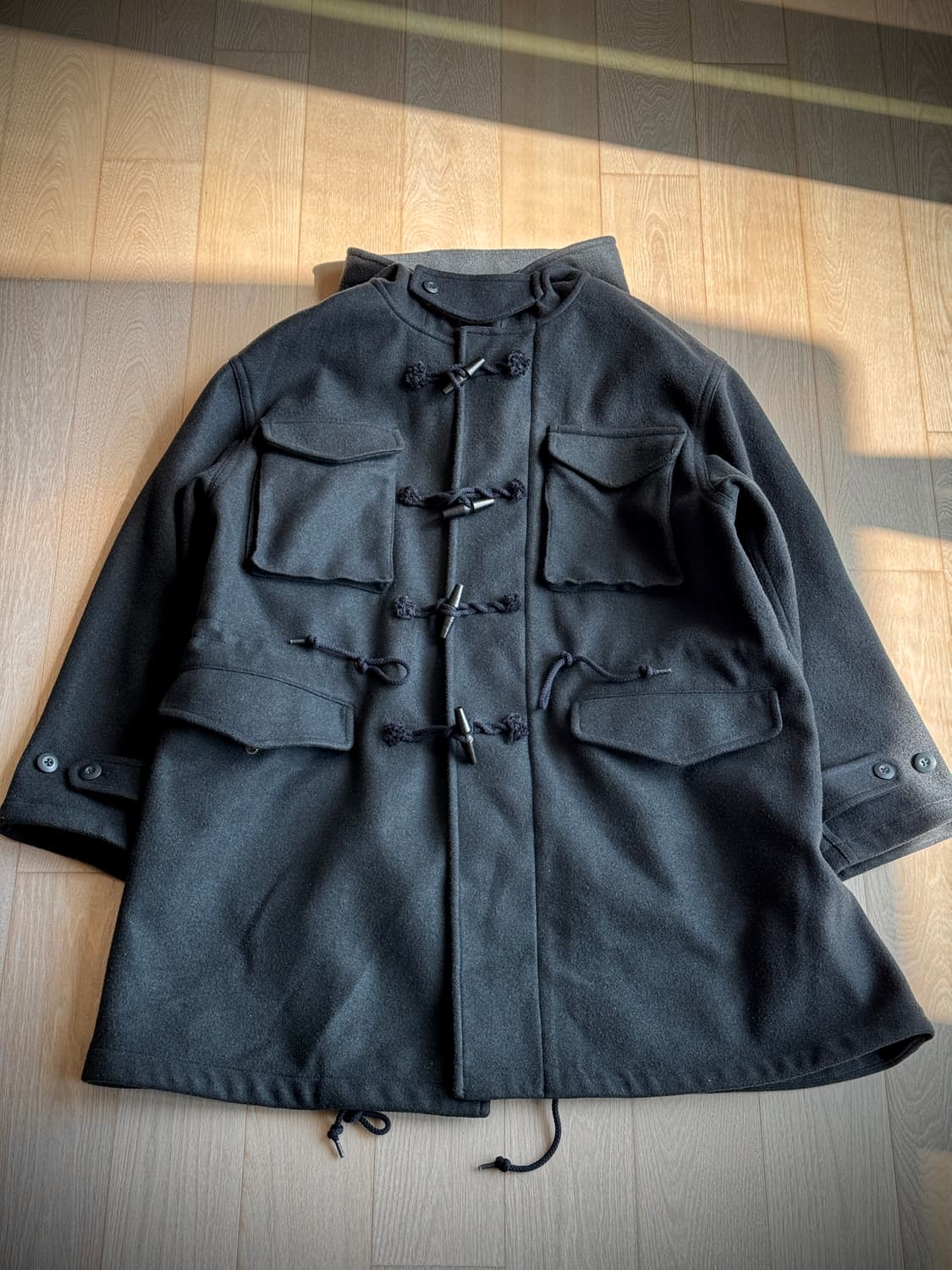 [BEAMS] 미드 레벨 밀리터리 더플 코트 (Charcoal) 상품이미지1